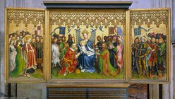 Gesamtansicht des mittelalterlichen Triptychons in der Marienkapelle mit den Heiligen Ursula und Gereon auf den Flügeltafeln. / © Matz und Schenk (Dombauhütte Köln)