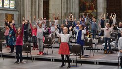 "Gottes Liebe ist so wunderbar" singen die Kinder der vierten Schuljahre. / © Beatrice Tomasetti (DR)