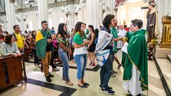 Gottesdienst mit Jugendlichen auf dem Weltjugendtag / © Gennari/Siciliani (KNA)