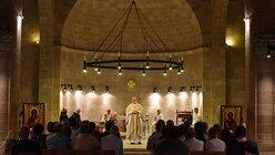 Gottesdienst mit Kardinal Reinhard Marx in der Brotvermehrungskirche in Tabgha / © Harald Oppitz (KNA)