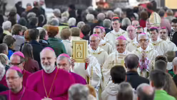 Bisch&ouml;fe im Dom zu Fulda (KNA)