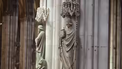 Gregor der Große, Papst im 6. Jahrhundert, "hängt" an einem Vierungspfeiler. / © Beatrice Tomasetti (DR)