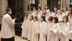 Gro&szlig;es Lob f&uuml;r seine S&auml;ngerinnen gibt es von Chorleiter Oliver Sperling. / &copy; Beatrice Tomasetti (DR)