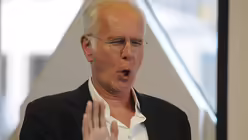 Harald Schmidt ist vielseitig. / © Tomasetti (DR)