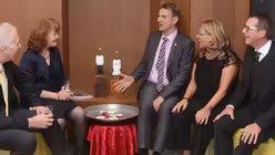 Heiter ging es in der Gesprächsrunde mit Dr. Burkhard Knipping von der Ehe- und Beziehungspastoral zu. / © Tomasetti (DR)