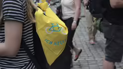 Helfer tragen in diesem Jahr gelb. / © Melanie Trimborn (DR)