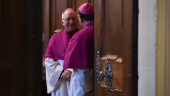 Gespräche am Rande / © Harald Oppitz (KNA)