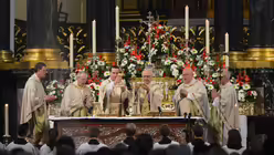 Eucharistiefeier beim Er&ouml;ffnungsgottesdienst in Fulda (dpa)