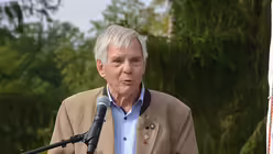 Heribert Resch hat die Waldmesse vor 20 Jahren ins Leben gerufen und in Lindenthal zu einer Institution gemacht. / &copy; Beatrice Tomasetti (DR)