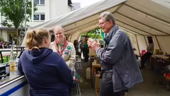 Herzlich dankte Kardinal Woelki den Ehrenamtlichen - hier vom Stamm Gezelin der Deutschen Pfadfinderschaft St. Georg - f&uuml;r ihr Engagement / &copy; Kathrin Becker (Kirchenzeitung Koeln)