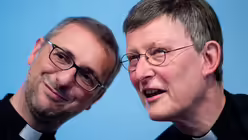 Zusammen aufs Bild: Erzbischof He&szlig;e und Kardinal Woelki  (dpa)