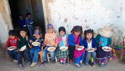 Hilfe kommt meistens von der Kirche: Hier bekommen Kinder ein warmes Mittagessen.  / © Ana Maria Preußer (privat)