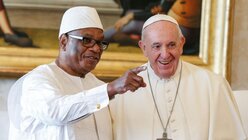 Ibrahim Boubacar Keita, Präsident von Mali, im Gespräch mit Papst Franziskus am 13. Februar 2020 / © Paul Haring (KNA)