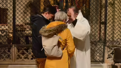 Ihre Liebe soll unter dem Schutz Gottes stehen - diesen Wunsch verbinden alle Paare mit dem pers&ouml;nlichen Segen eines Seelsorgers / &copy; Beatrice Tomasetti (DR)