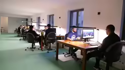 Im Computerraum des Seminars hören die Theologiestudenten in der Pandemie ihre Vorlesung / © Redemptoris Mater (DR)