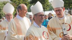 Im Gespräch: Erzbischof Heße und Kardinal Woelki (dpa)
