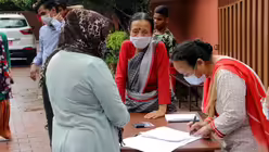 Im Rehabilitations- und Schutzzentrum von Maiti Nepal bekommen Frauen, die hier einmal gelebt haben, zu essen. (BONO)