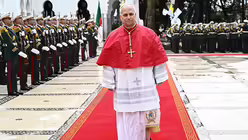 Papst Leo XIV. trifft im Pr&auml;sidentenpalast El Mouradia in Algier ein / &copy; Luca Zennaro/Pool ANSA/AP (dpa)