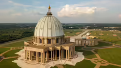 Die Basilika Notre-Dame-de-la-Paix am 24. November 2019 in Yamoussoukro, Elfenbeinküste. / © Francesco Pistilli (KNA)