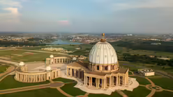 Die Basilika Notre-Dame-de-la-Paix am 24. November 2019 in Yamoussoukro, Elfenbeinküste. / © Francesco Pistilli (KNA)
