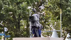 Kamera für den Papstbesuch in der Luxemburger Innenstadt / © Jan Hendrik Stens (DR)