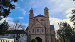 Vor allem das Westwerk von St. Pantaleon ist berühmt und wurde auch umfangreich renoviert. (DR)