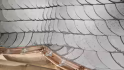 Die Schieferdächer waren für die Dachdecker eine Herausforderung. (DR)