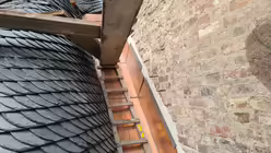 Detail der Schieferdächer von St. Pantaleon (DR)