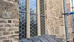 Auch die Fenster mussten erneuert und wetterfest gemacht werden.  (DR)