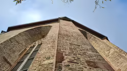 Rund 1000 Steine wurden an der Fassade von St. Pantaleon ersetzt.  (DR)