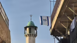 Minarett und israelische Fahne in der Jerusalemer Altstadt / © Jan Hendrik Stens (DR)