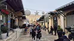 Vorweihnachtlicher Straßenschmuck im christlichen Viertel der Jerusalemer Altstadt / © Jan Hendrik Stens (DR)