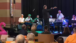 Die Big Band Heavens Gate bei einem Auftritt am 6. August in der Kirche für Köln. (DR)