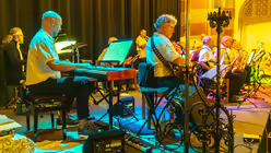 Die Big Band Heavens Gate bei einem Auftritt am 6. August in der Kirche für Köln. (DR)