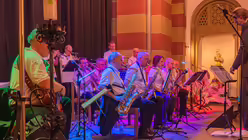 Die Big Band Heavens Gate bei einem Auftritt am 6. August in der Kirche für Köln. (DR)