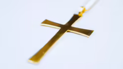 Das Brustkreuz des Erzbischofs von Paderborn, Udo Markus Bentz. (EBP)