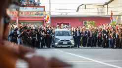 Papst Franziskus im Auto mit dem Kennzeichen "SCV 1" (it. Stato dell Citta del Vaticano, dt. Vatikanstaat) in Dili (Osttimor) / © Lola Gomez/CNS photo (KNA)