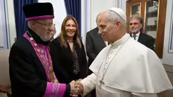 Der türkische Oberrabbiner David Sevi und Papst Leo XIV. am 28. November 2025 bei einem privaten Treffen in Istanbul / © Vatican Media/Romano Siciliani (KNA)