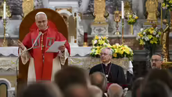 Papst Leo XIV. spricht bei einem Gebetstreffen mit Klerus, Ordensleuten und Seelsorgern am 28. November 2025 in der Heilig-Geist-Kathedrale in Istanbul / © Vatican Media/Romano Siciliani (KNA)