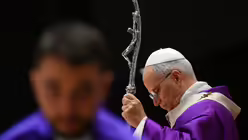 Papst Leo XIV. zelebriert einen Gottesdienst in der Volkswagen Arena in Istanbul (Türkei) am 29. November 2025. / © Vatican Media/Romano Siciliani/KNA (KNA)