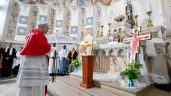 Papst Leo XIV. bei einem Treffen mit der algerischen Gemeinde in der Marienbasilika "Unsere Liebe Frau von Afrika", am 13. April 2026 in Algier  / &copy; Vatican Media/Romano Siciliani (KNA)