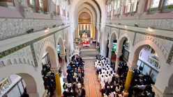 Papst Leo XIV. bei der heiligen Messe in der Basilika Sankt Augustinus, am 14. April 2026 in Annaba (Algerien) / &copy; Vatican Media/Romano Siciliani (KNA)