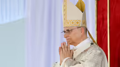 Gottesdienst mit Papst Leo XIV. am 18. April 2026 am Flughafen in Yaound&eacute; (Kamerun) / &copy; Vatican Media/Romano Siciliani (KNA)