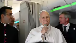 Papst Leo XIV. auf dem Weg nach Algier / &copy; AP (dpa)