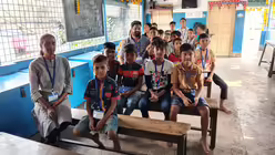 Kinder in einer Kindertages- und -nachtstätte, deren Mütter in den Rotlichtvierteln von Kolkata arbeiten. (BONO)