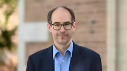 Sascha Lehner aus Brühl vermittelt zwischen der NRW-Landesregierung und den Ansprechpartnern in Dnipropetrowsk.  / © Beatrice Tomasetti (DR)