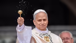 Der neue Papst Leo XIV. bei seiner Amtseinführung auf dem Petersplatz / © Michael Kappeler (dpa)