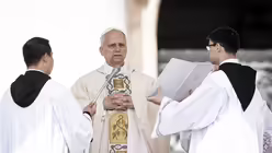 Papst Leo XIV. spricht bei der feierlichen Messe zur offiziellen Einführung in sein Amt am 18. Mai 2025 auf dem Petersplatz im Vatikan. / © Cristian Gennari/Romano Siciliani (KNA)