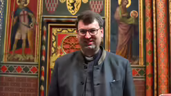 Pfarrer Guido Zimmermann freut sich, dass eine von ihnen - eine "Füssenicherin" - einen prominenten Platz im Dom einnimmt. / © Beatrice Tomasetti (DR)