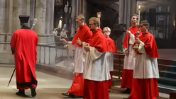 Die Messdiener beim Auszug nach der Messe / © Beatrice Tomasetti (DR)